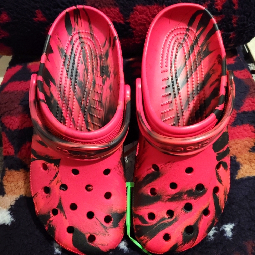 Men's size 12 CROCS CLASSIC CLOG SHOES    NWT